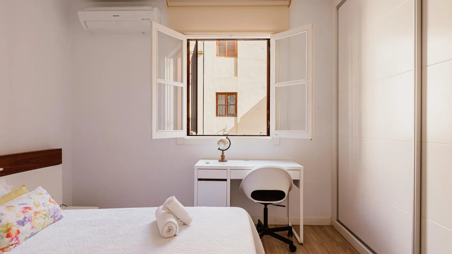 Modern And Functional In Sierpes Sevilla Centro 0*, Seville Spain