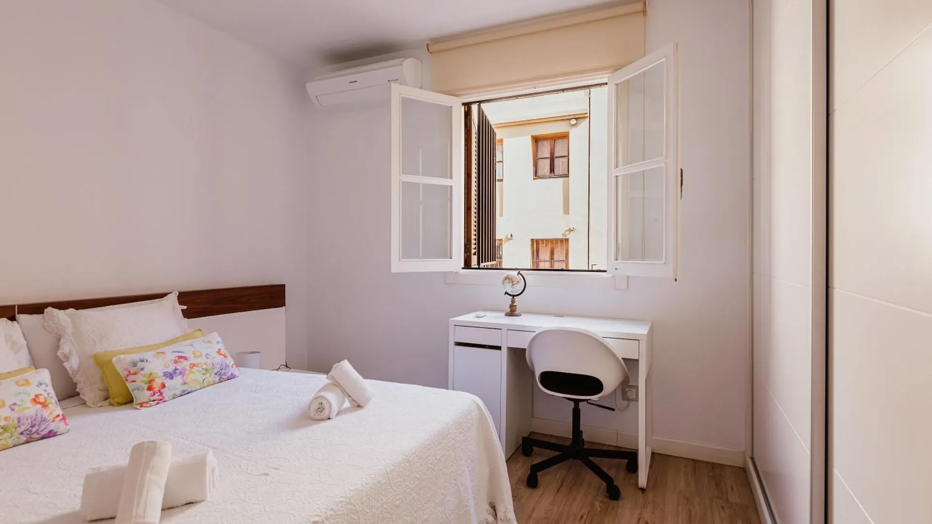Modern And Functional In Sierpes Sevilla Centro Apartment