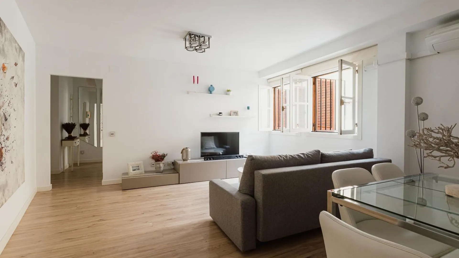 Modern And Functional In Sierpes Sevilla Centro Apartment Seville